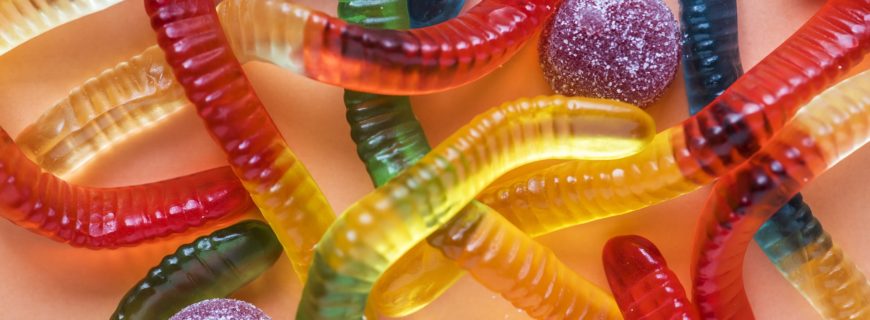 Reino Unido avança contra publicidade de junk food para crianças