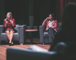 Romina Bandura, consultora do EIU e Isabella Henriques, diretora de Advocacy do Alana. (Foto: Otavio Sousa)