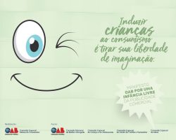 Cartaz verde com um desenho de um rosto piscando, cartaz descreve: Induzir crianças ao consumismo é tirar sua liberdade de imaginação. Manifesto OAB por uma Infância livre da publicidade comercial.