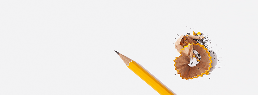 Lápis de escrever amarelo com apontador e raspas da ponta para identificar a notificação da Sadia
