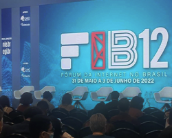 foto do painel do 12º Fórum da Internet do Brasil